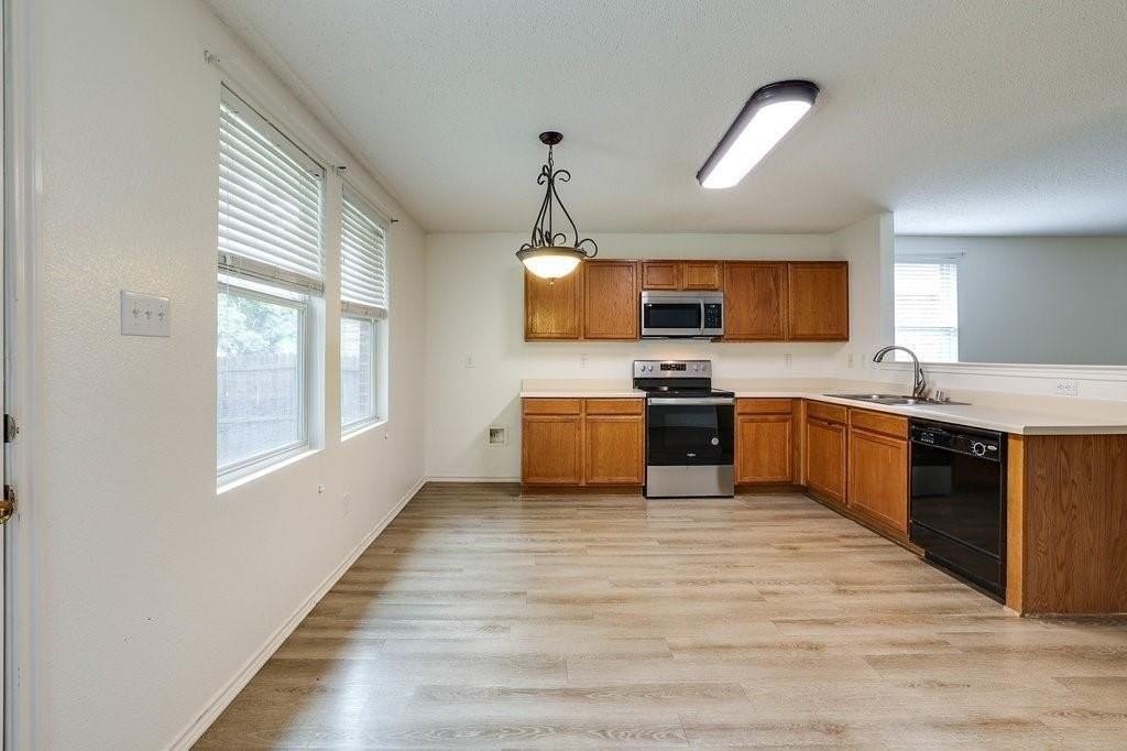 638 Silvertop Rd - Photo 4 of 24