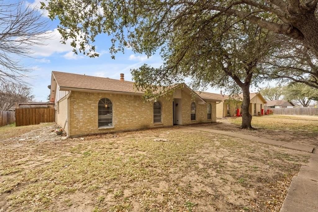2918 Pinewood Dr - Photo 2 of 30
