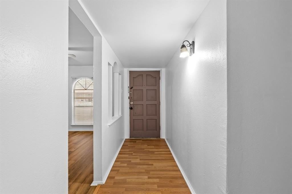 2918 Pinewood Dr - Photo 5 of 30