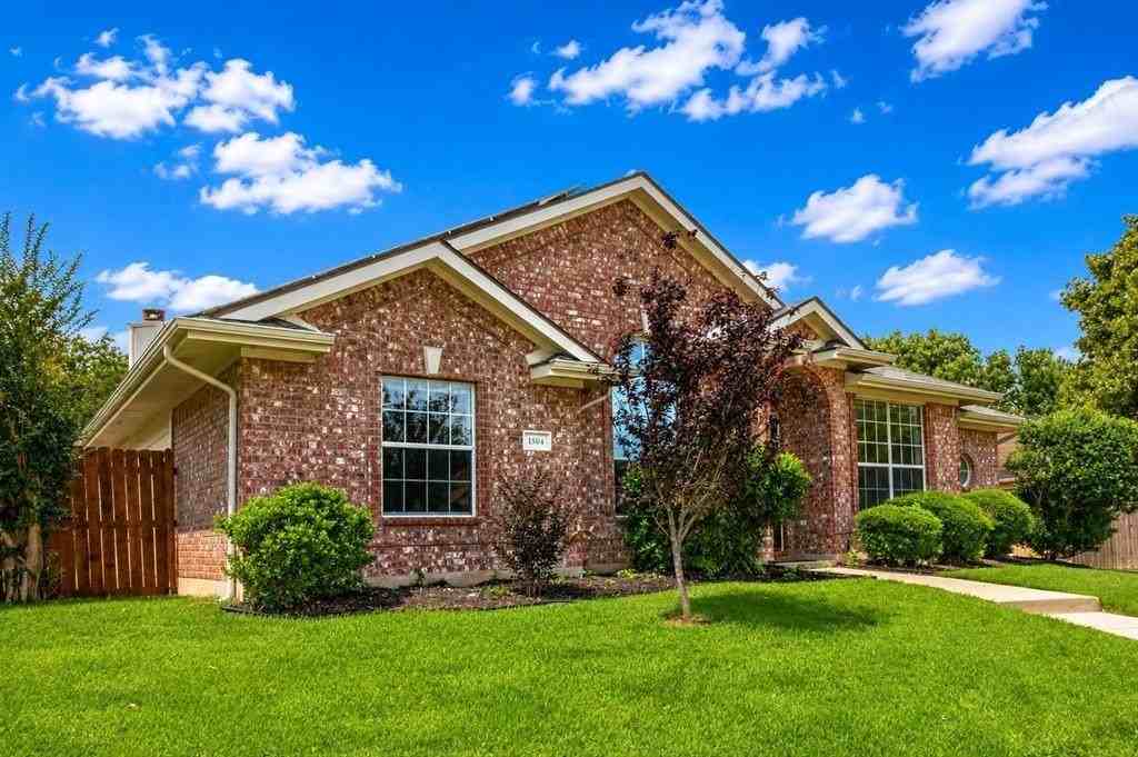 1504 Pecan Ct - Photo 3 of 30