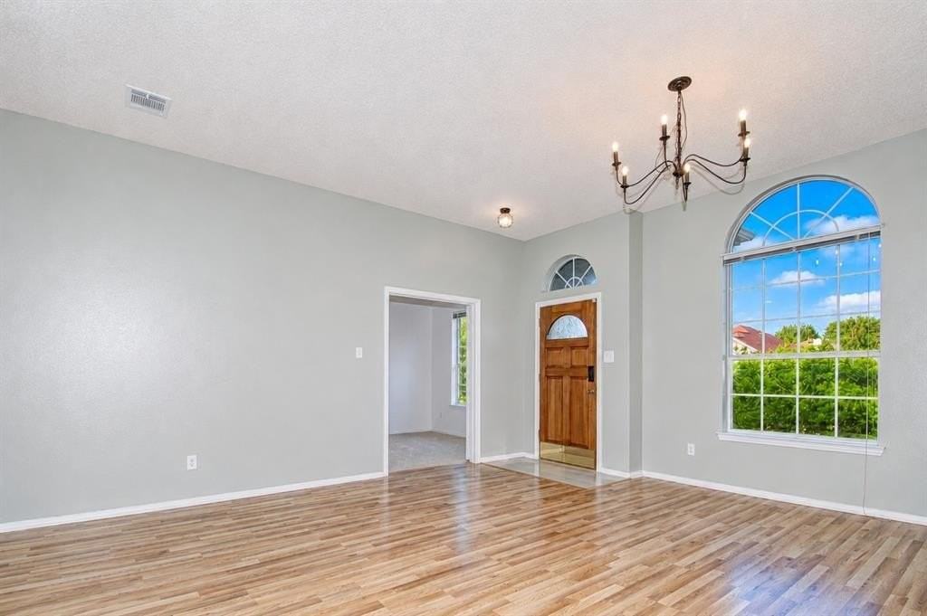 1504 Pecan Ct - Photo 5 of 30