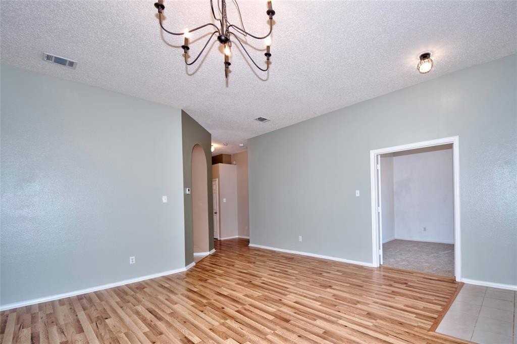 1504 Pecan Ct - Photo 7 of 30
