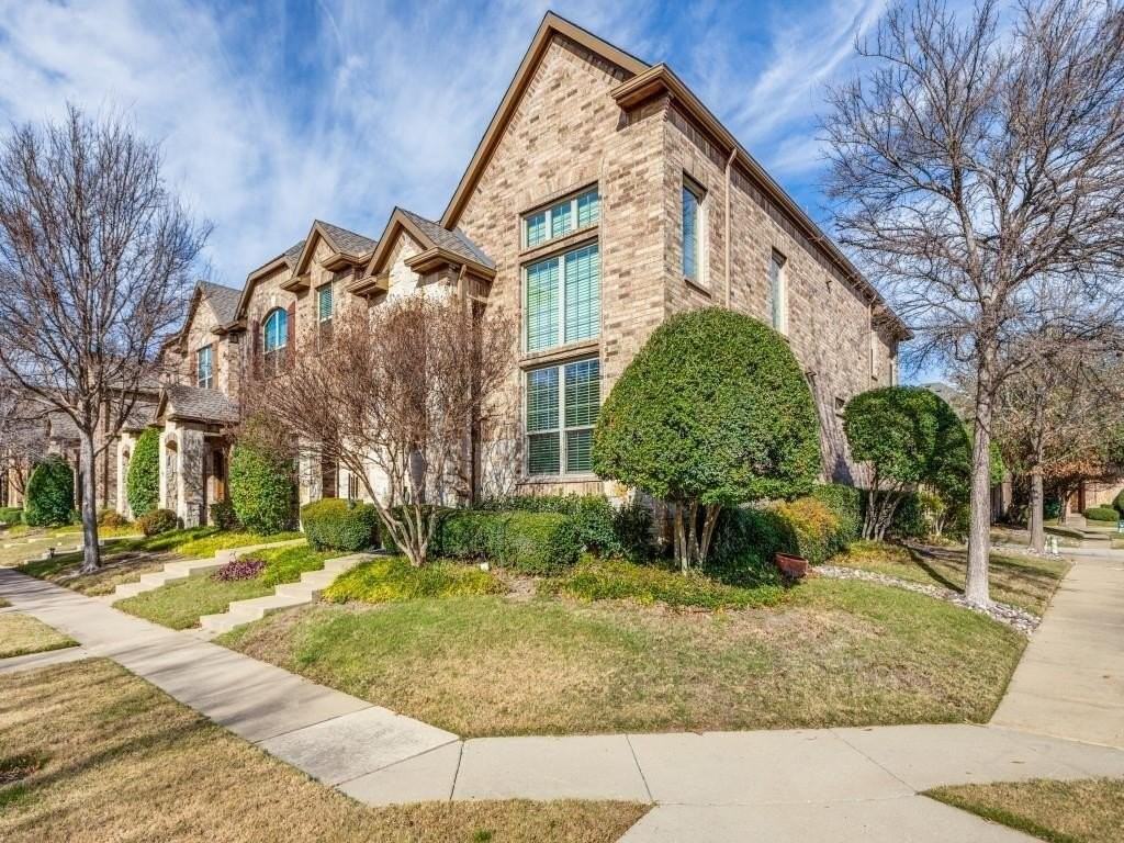 4667 Amanda Ct - Photo 2 of 37