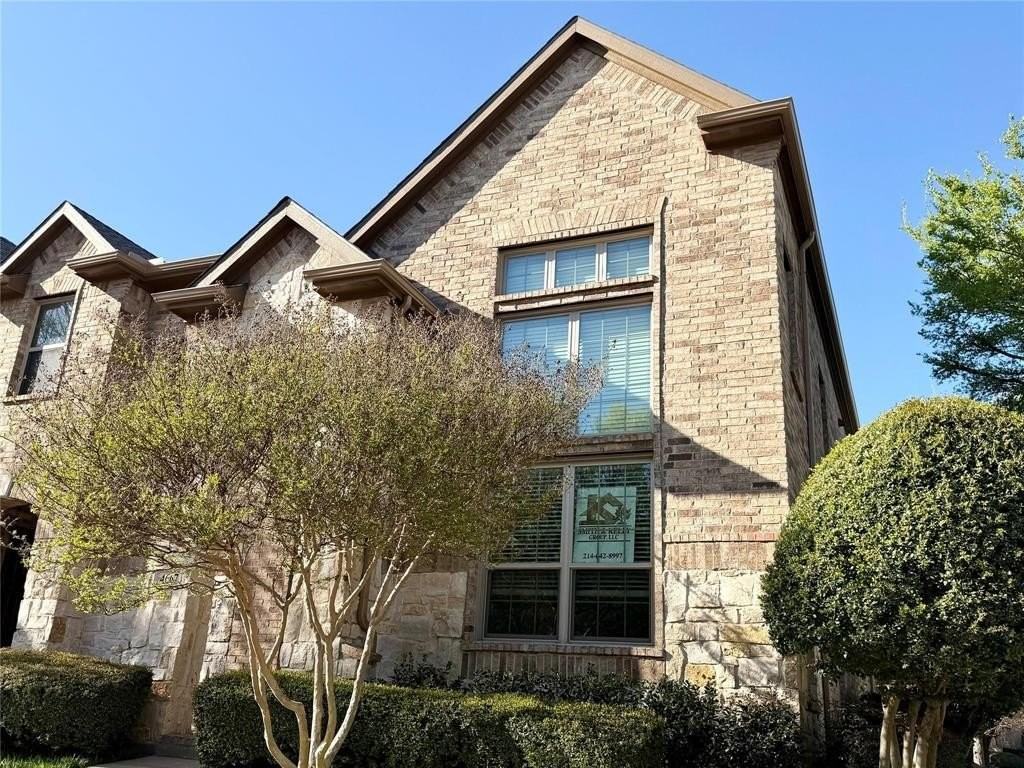 4667 Amanda Ct - Photo 3 of 37