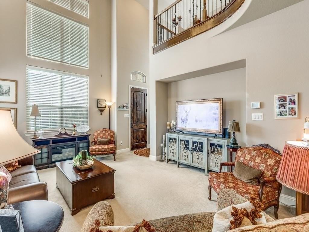 4667 Amanda Ct - Photo 4 of 37