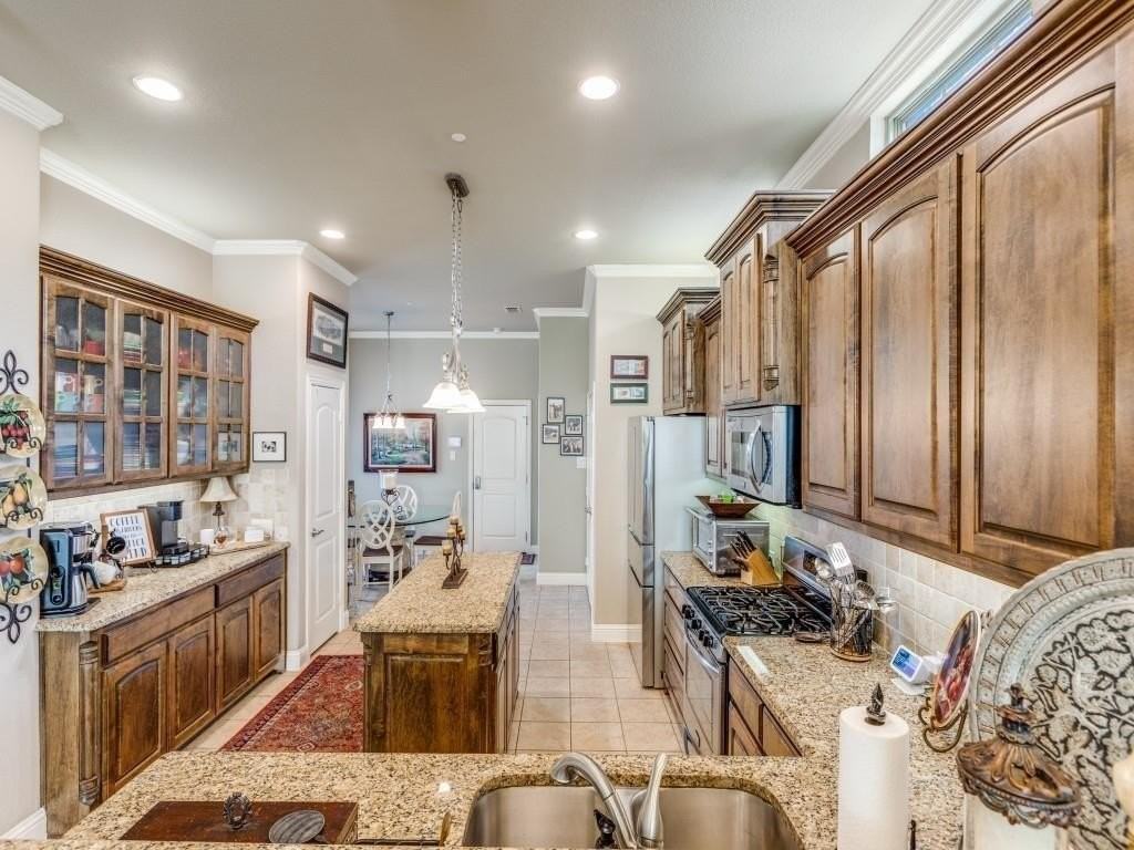 4667 Amanda Ct - Photo 7 of 37