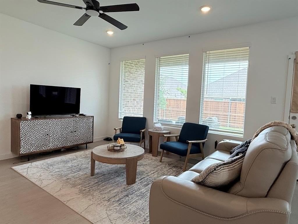 2109 Brownwood St - Photo 3 of 21