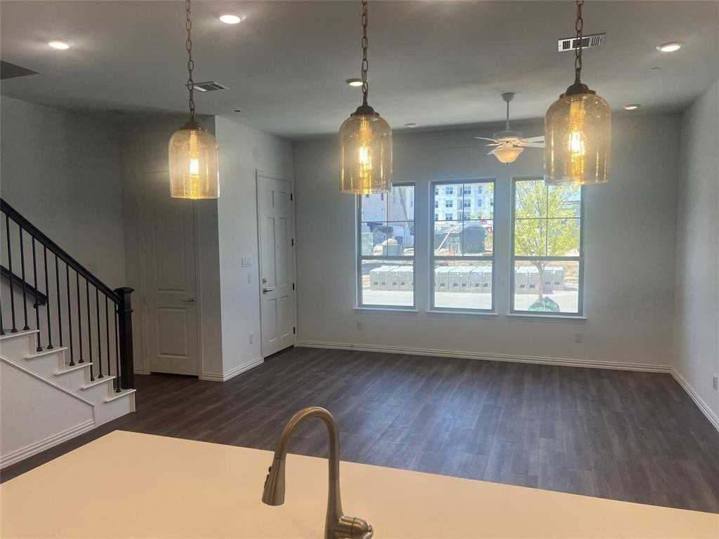 4512 Ward St - Photo 5 of 31