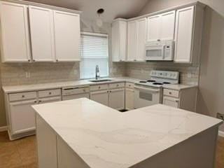 1912 Oak Hollow Dr - Photo 6 of 20