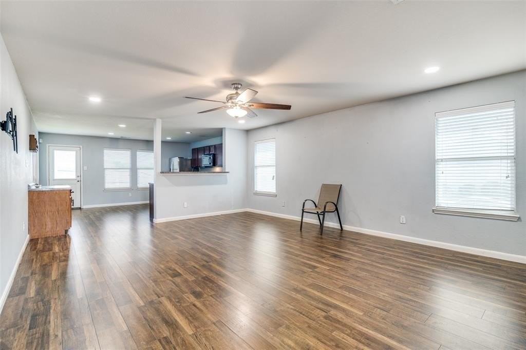 707 Windflower Dr - Photo 3 of 12