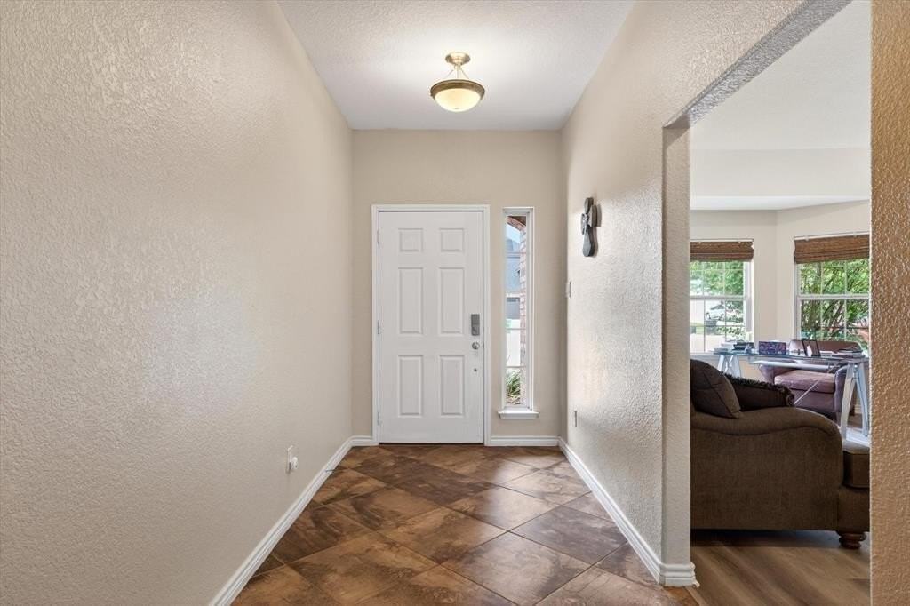 2129 Megan Creek Dr - Photo 4 of 40