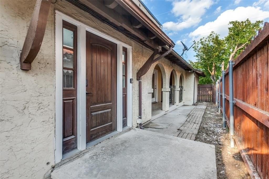 14372 Haymeadow Cir - Photo 4 of 27