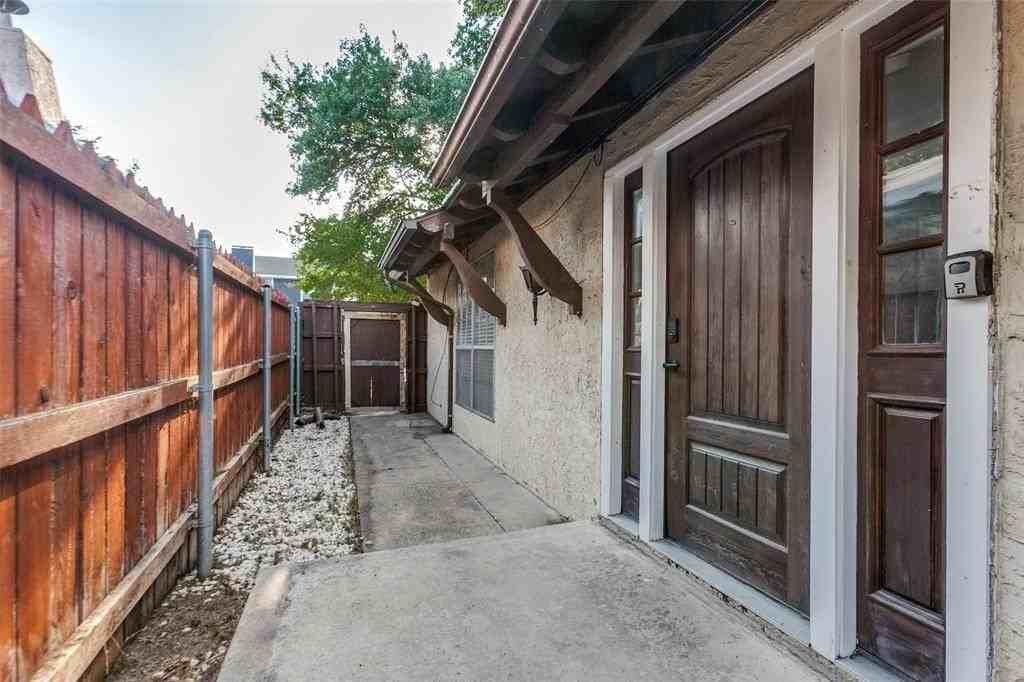 14372 Haymeadow Cir - Photo 5 of 27