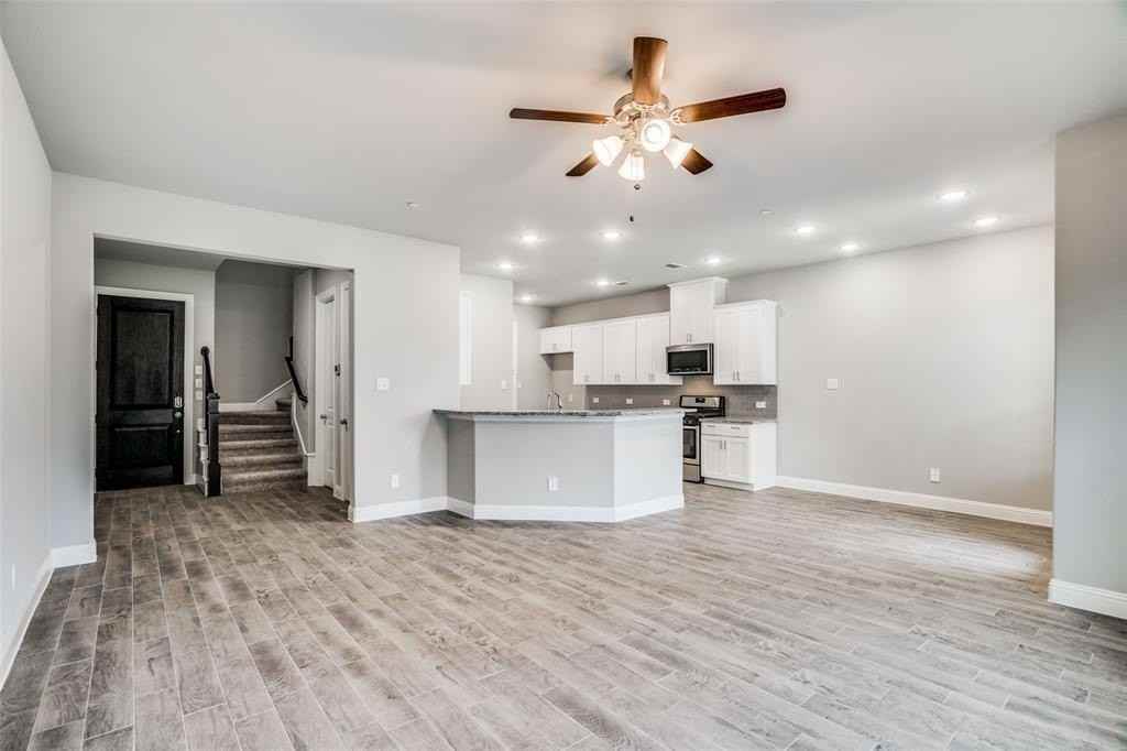 517 Sequoia St - Photo 3 of 13