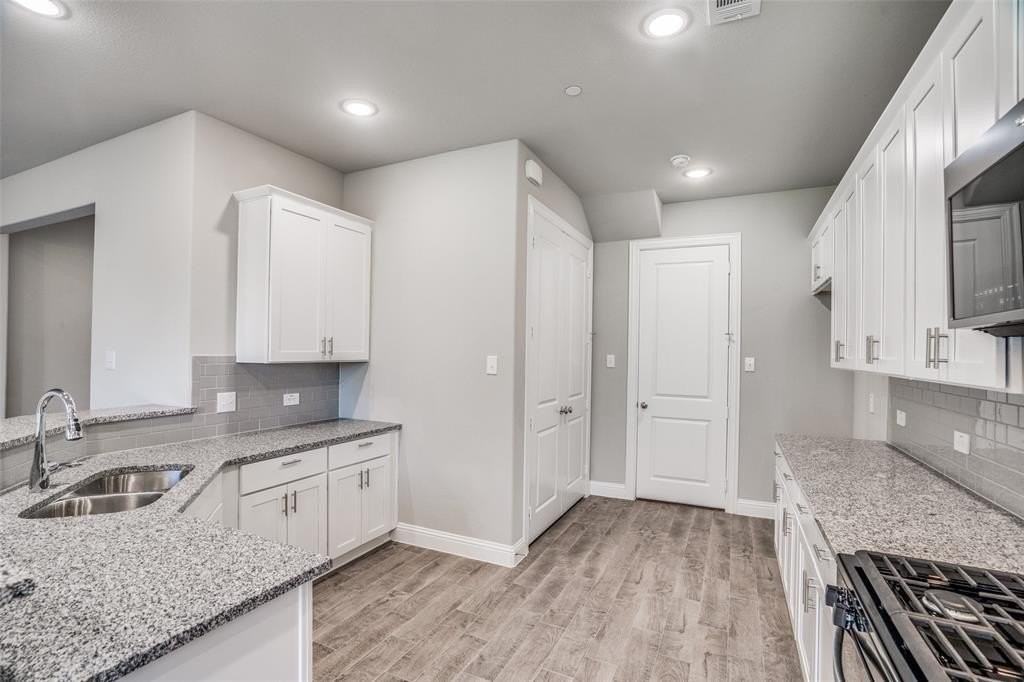 517 Sequoia St - Photo 4 of 13