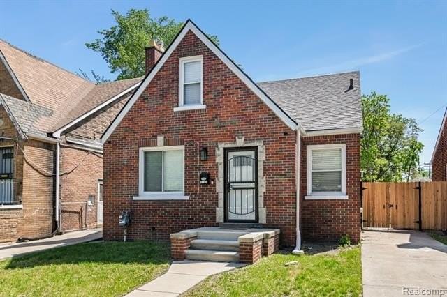 15810 Robson St - Photo 2 of 17
