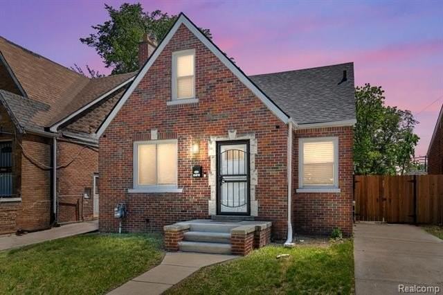 15810 Robson St - Photo 3 of 17