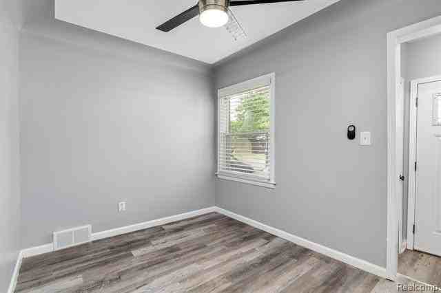 15810 Robson St - Photo 6 of 17