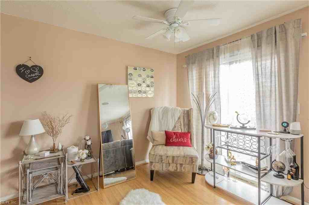 2933 Lyme Regis Quay - Photo 5 of 11