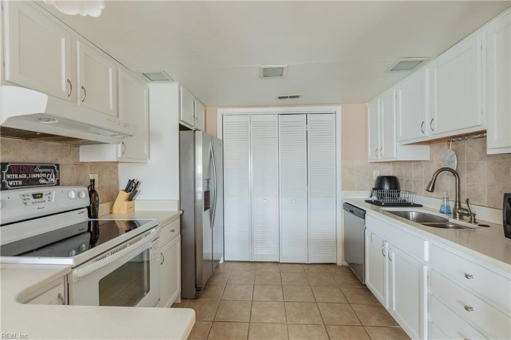 2933 Lyme Regis Quay - Photo 7 of 11