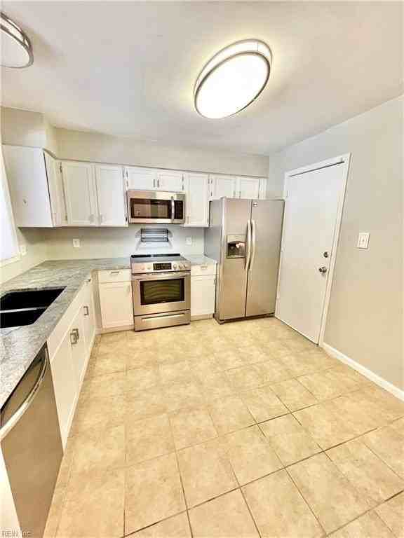 3963 Wyckoff Dr - Photo 4 of 47