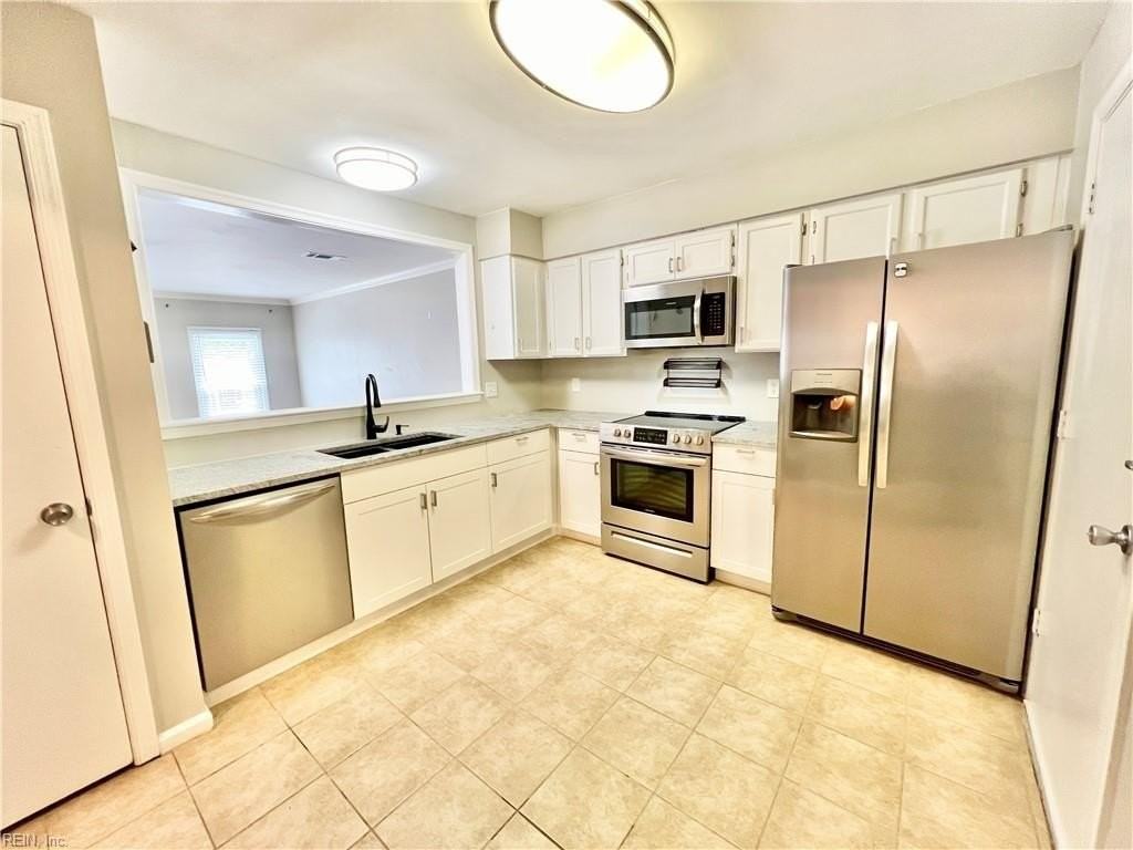 3963 Wyckoff Dr - Photo 6 of 47