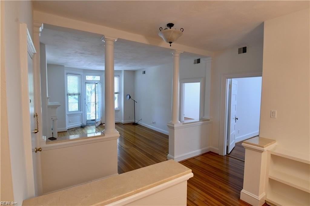 1009 Colonial Ave #3 - Photo 2 of 20