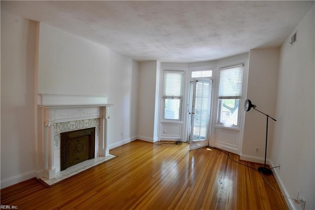 1009 Colonial Ave #3 - Photo 3 of 20