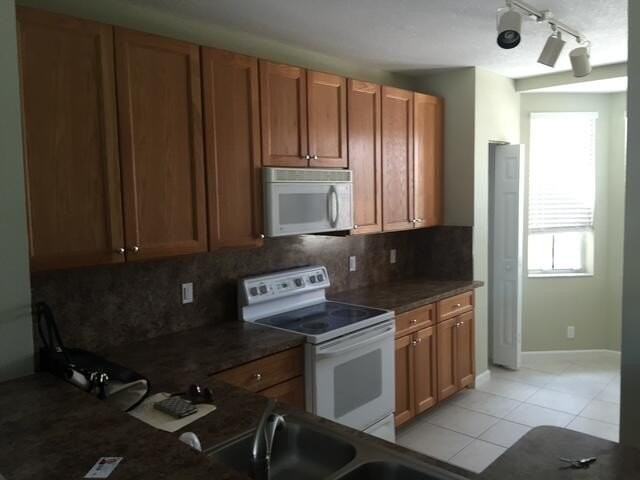 1710 Ne 6th St #1308 - Photo 2 of 11