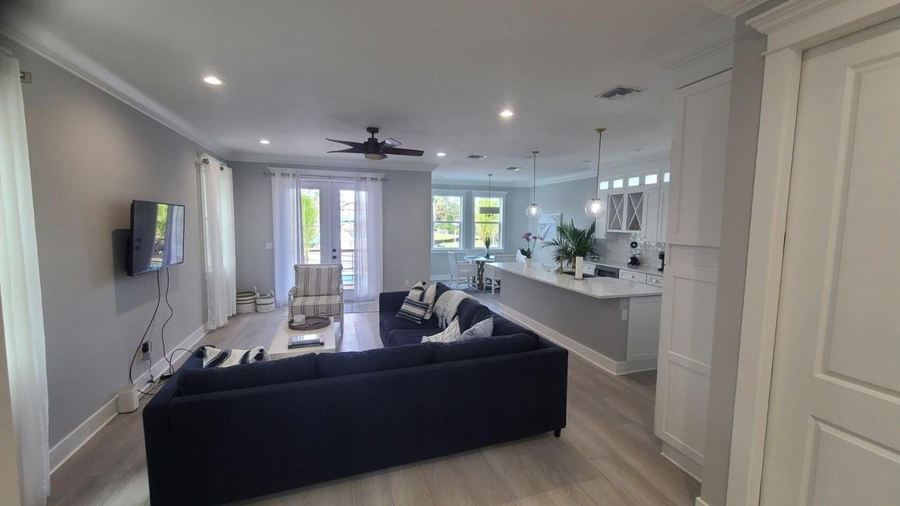 3997 Se Barcelona St - Photo 5 of 10