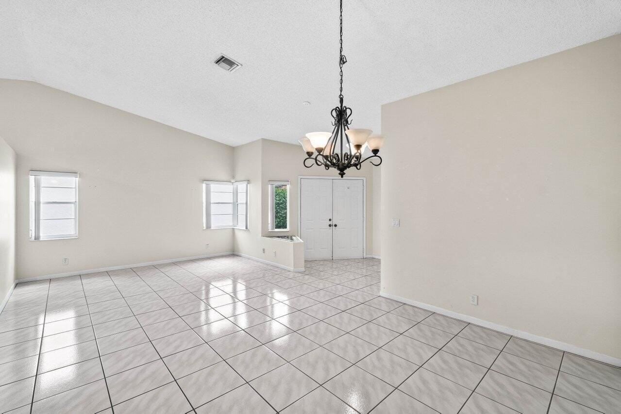 10001 Country Brook Rd - Photo 4 of 25