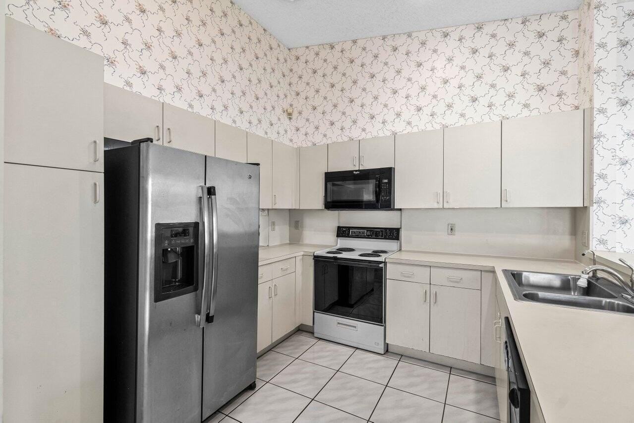 10001 Country Brook Rd - Photo 7 of 25
