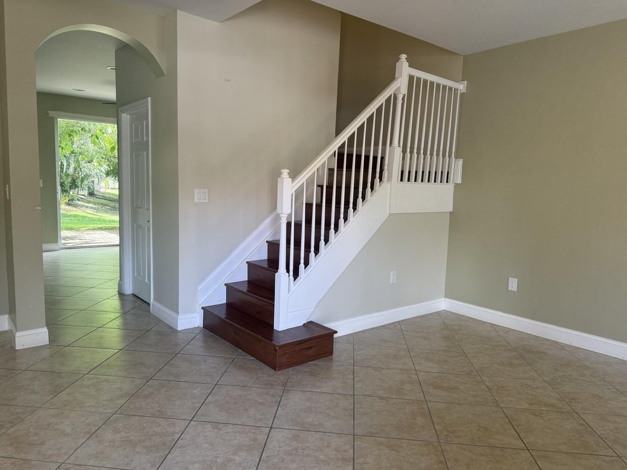 182 Lake Monterey Cir - Photo 2 of 27