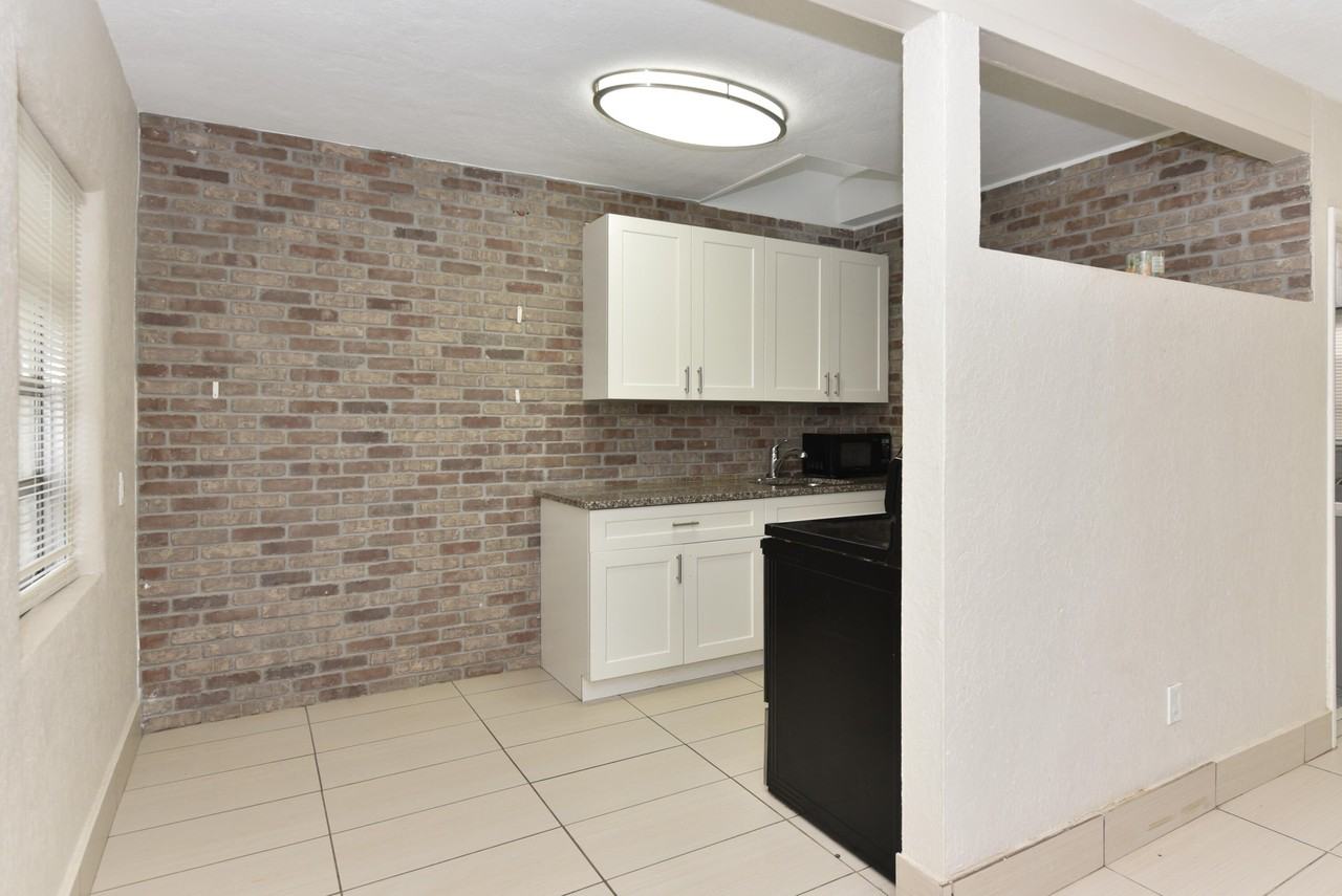 131 S Federal Hwy #1 - Photo 3 of 15