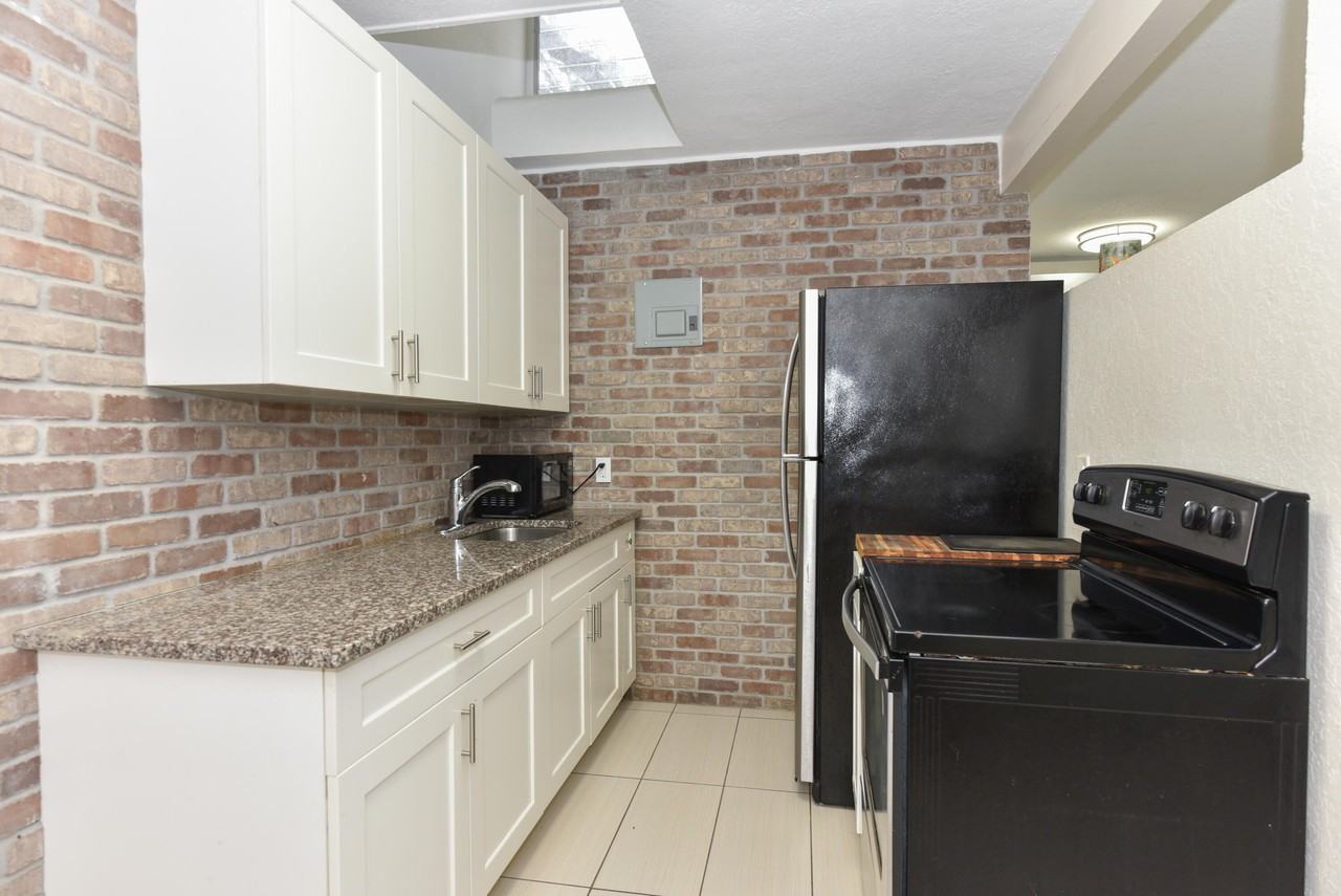 131 S Federal Hwy #1 - Photo 4 of 15