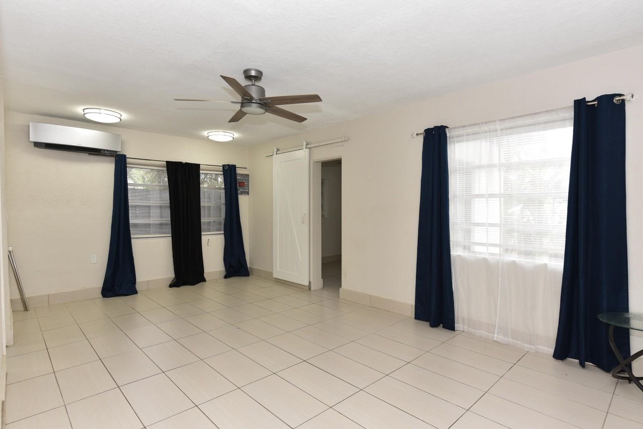 131 S Federal Hwy #1 - Photo 7 of 15