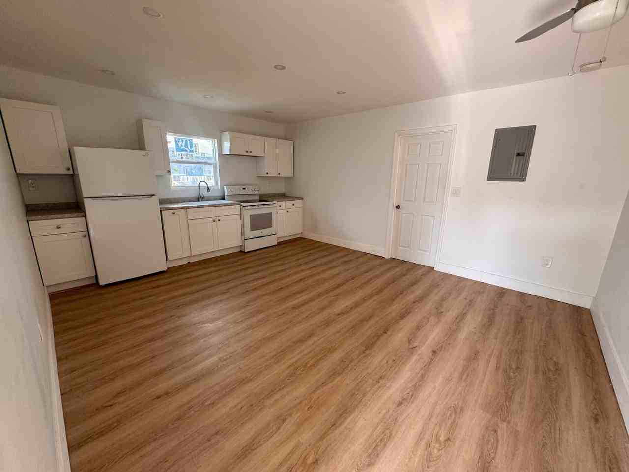 2513 Avenue E - Photo 4 of 11