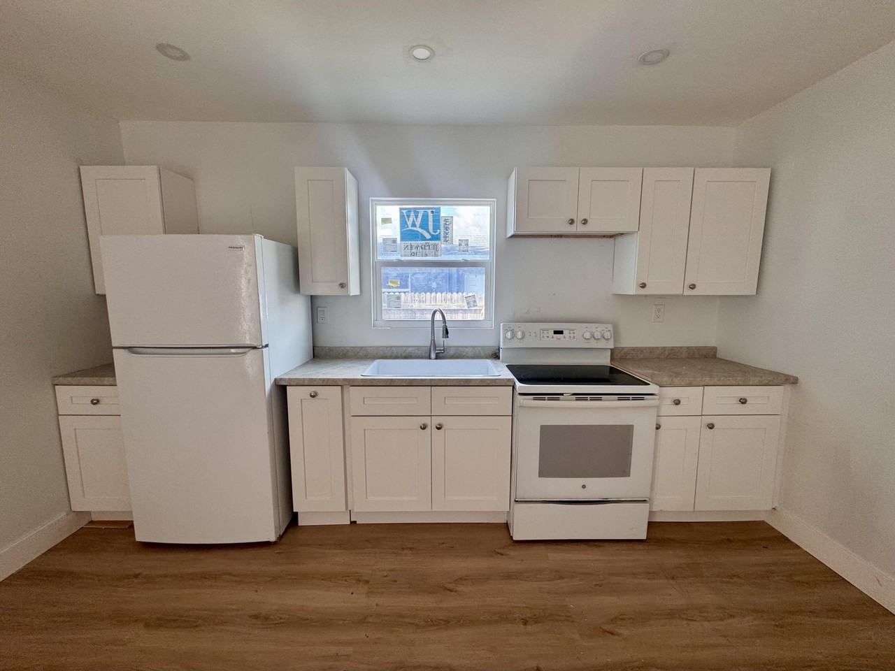 2513 Avenue E - Photo 5 of 11