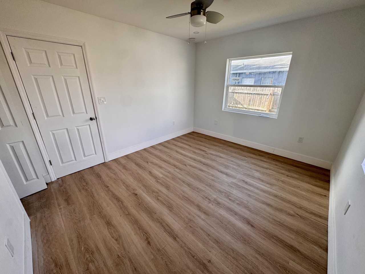 2513 Avenue E - Photo 7 of 11
