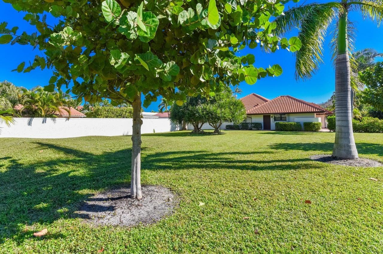 1469 Via Privada - Photo 3 of 39