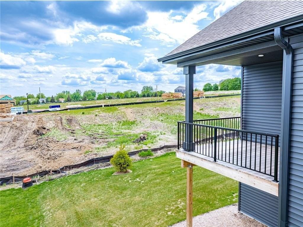 717 Winterberry Ln - Photo 4 of 50
