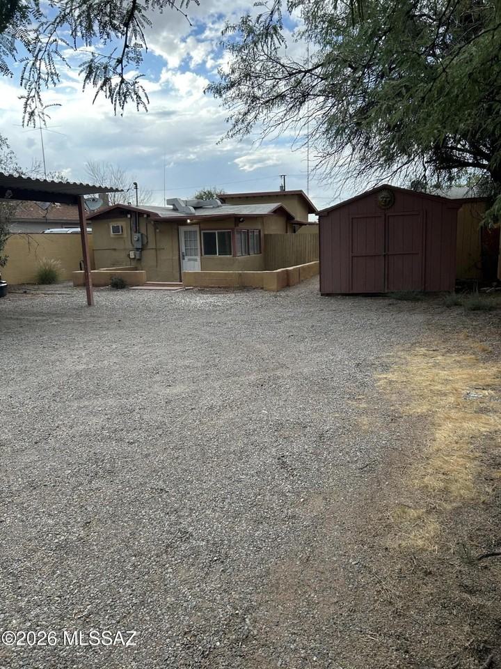 532 W Simmons Rd - Photo 5 of 26