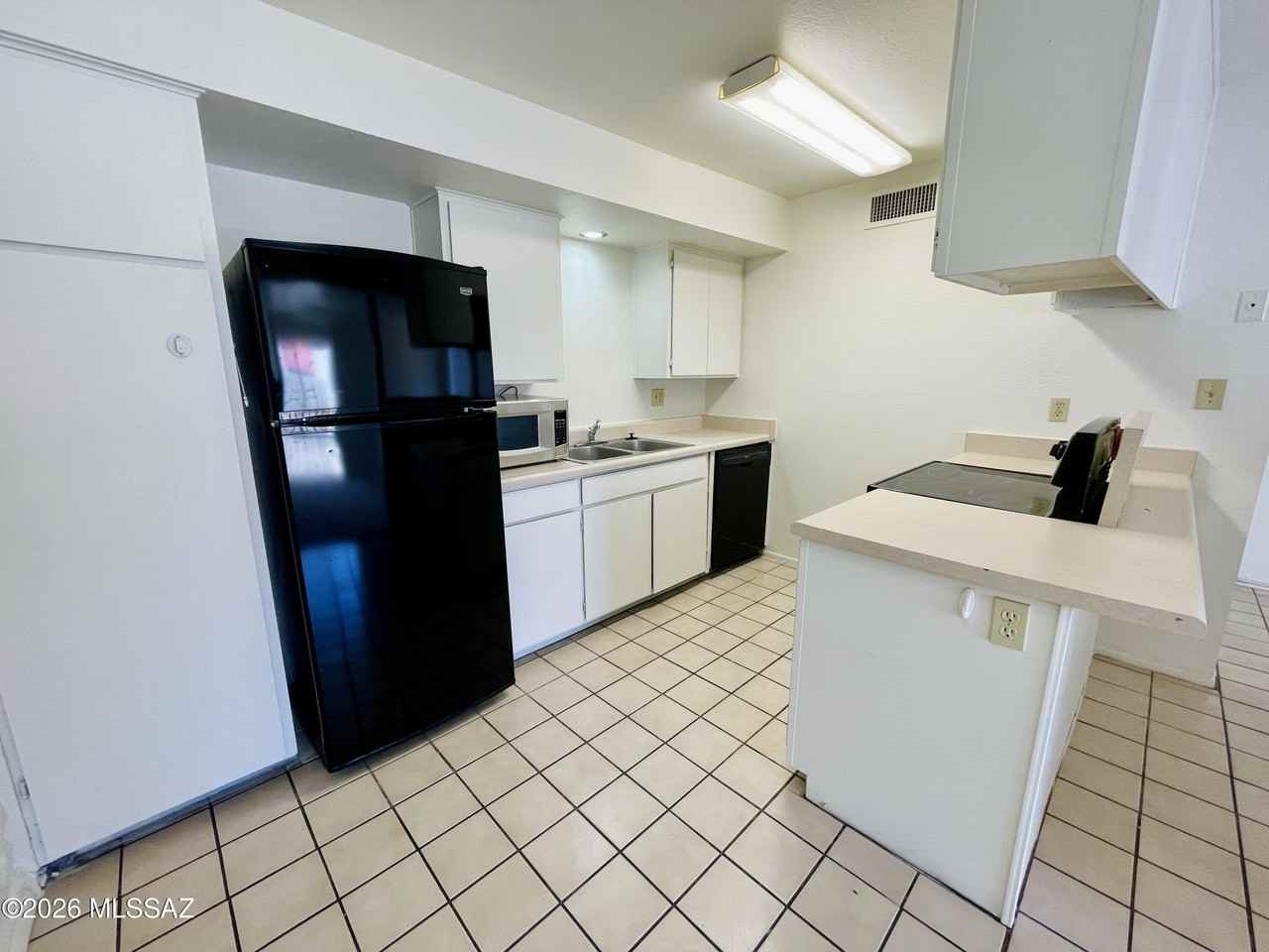 3216 N Cherry Ave - Photo 2 of 7