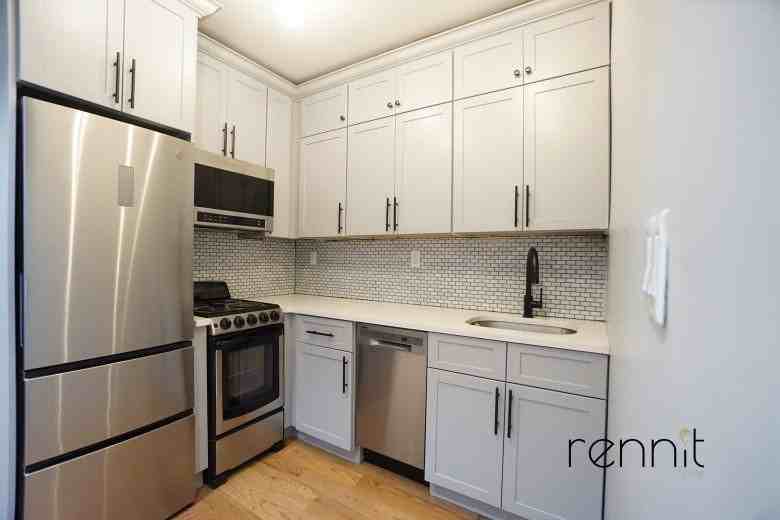 1160 Rogers Ave #3R - Photo 4 of 8