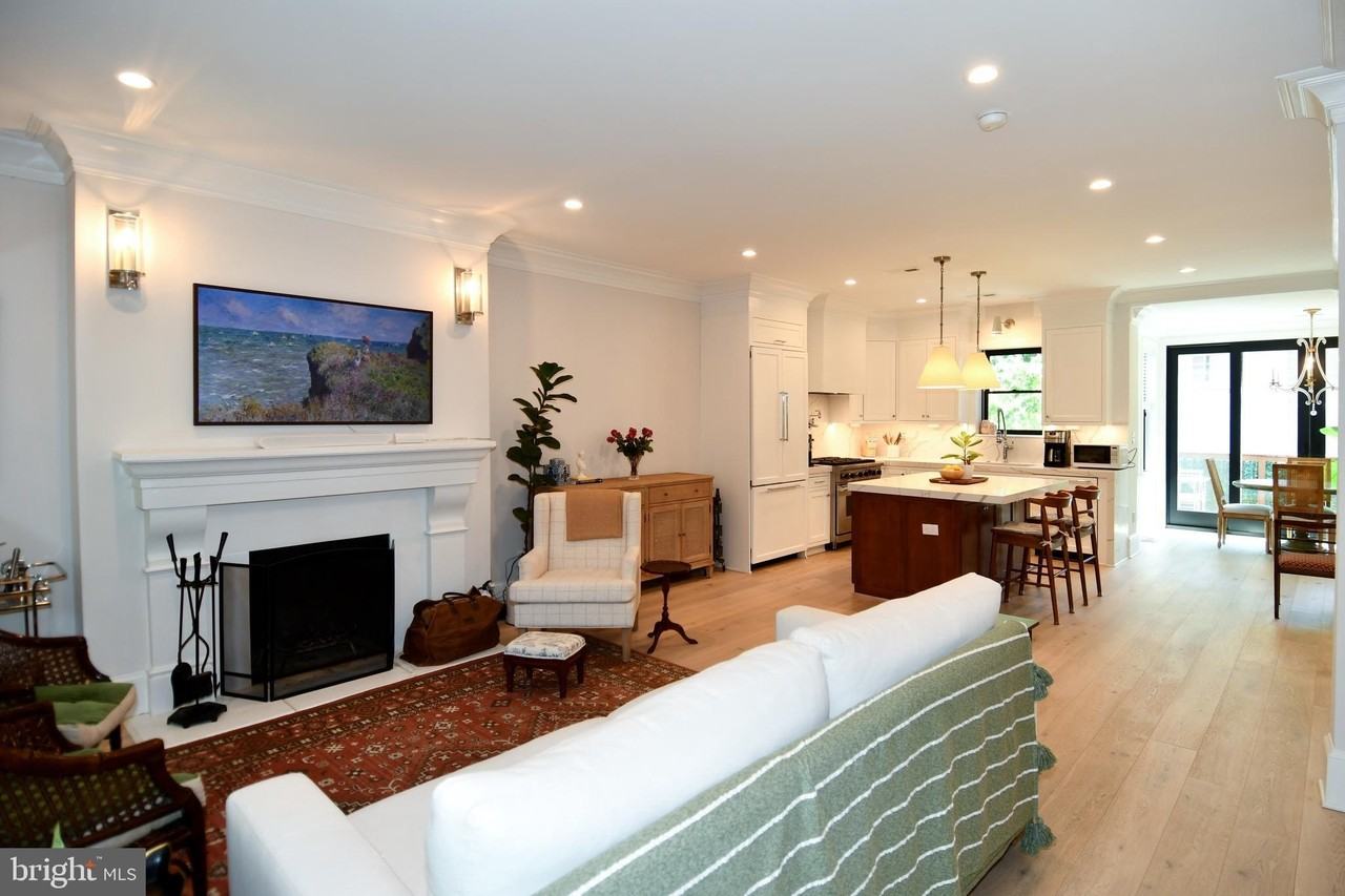 3705 35th St Nw - Photo 4 of 36