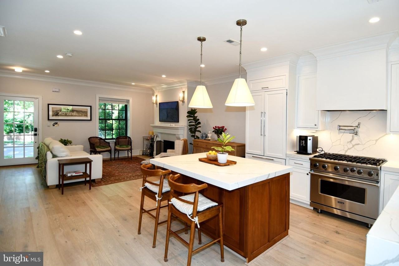 3705 35th St Nw - Photo 6 of 36