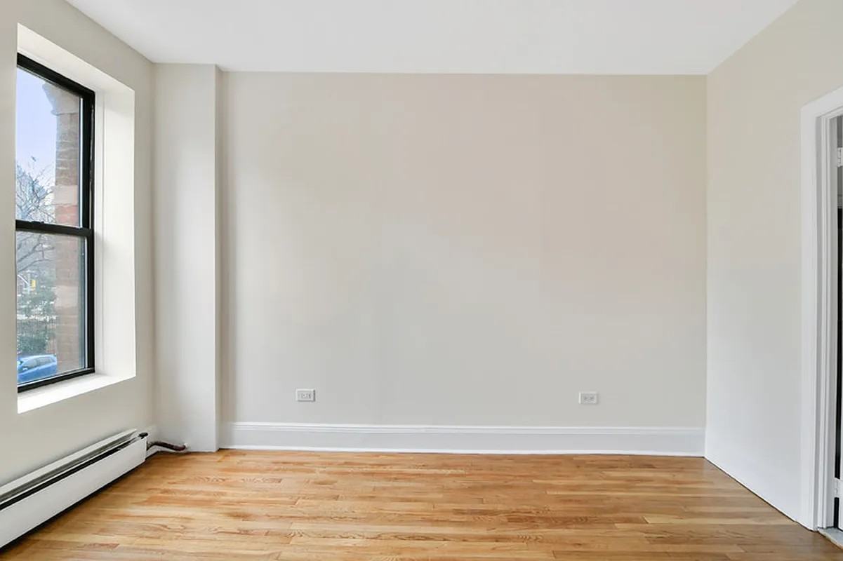 17 Greenwich Ave #5 - Photo 3 of 6