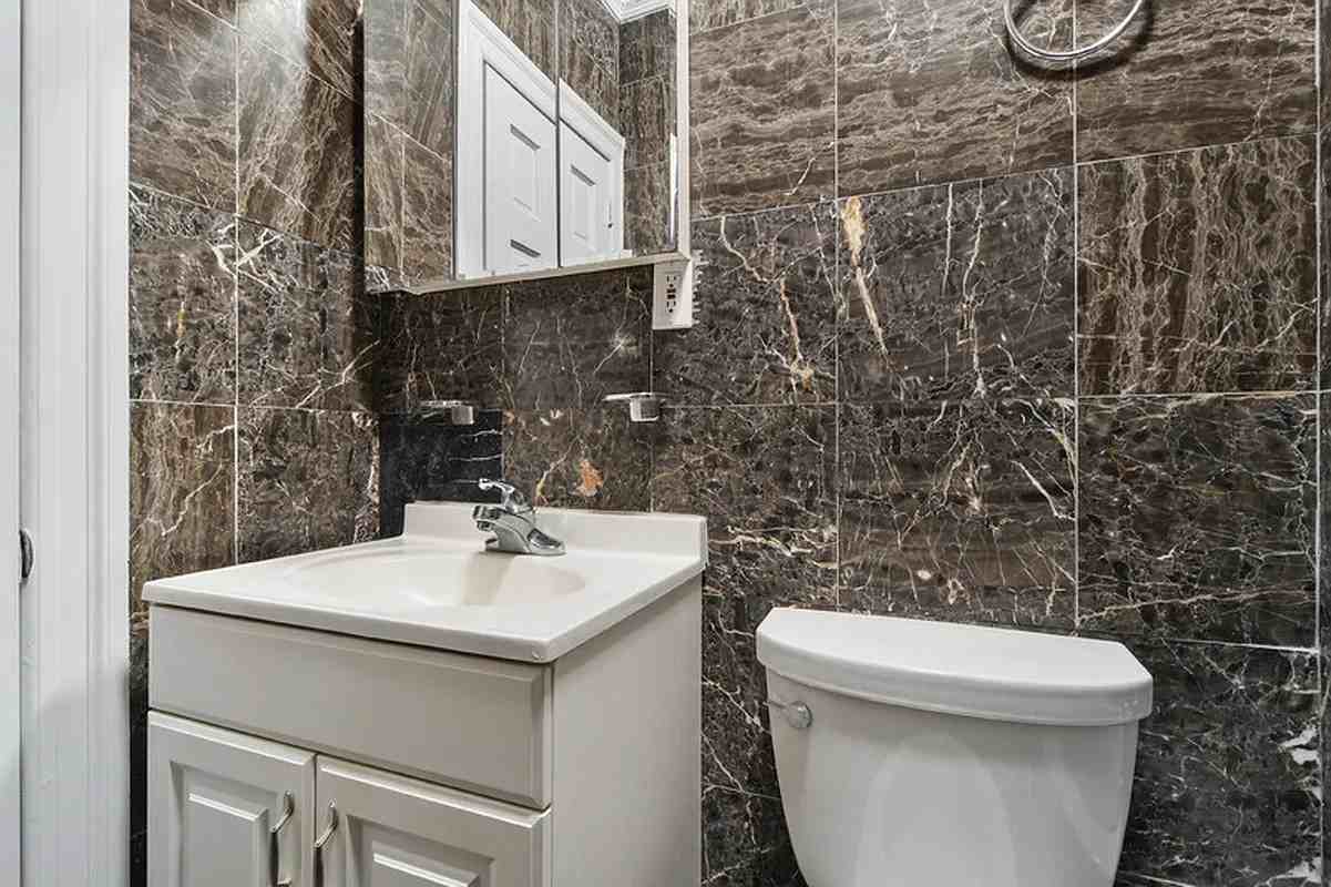 17 Greenwich Ave #5 - Photo 4 of 6