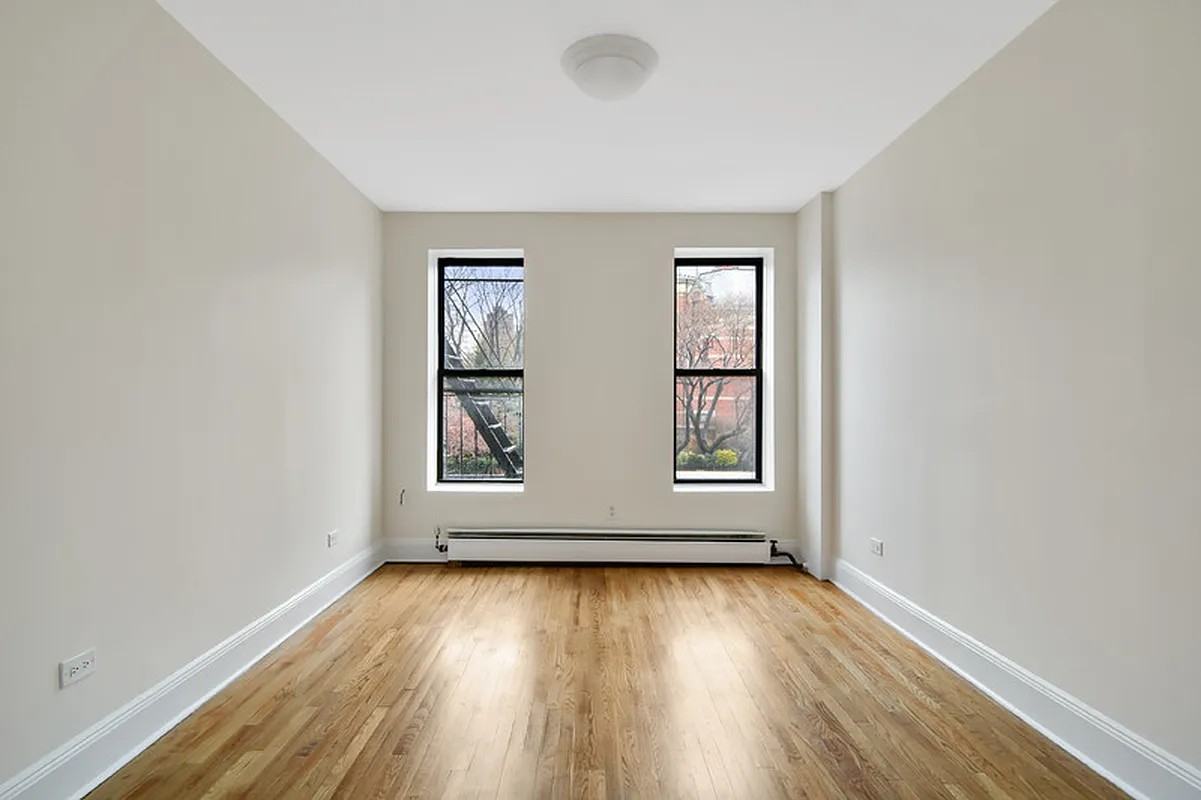 17 Greenwich Ave #5 - Photo 5 of 6