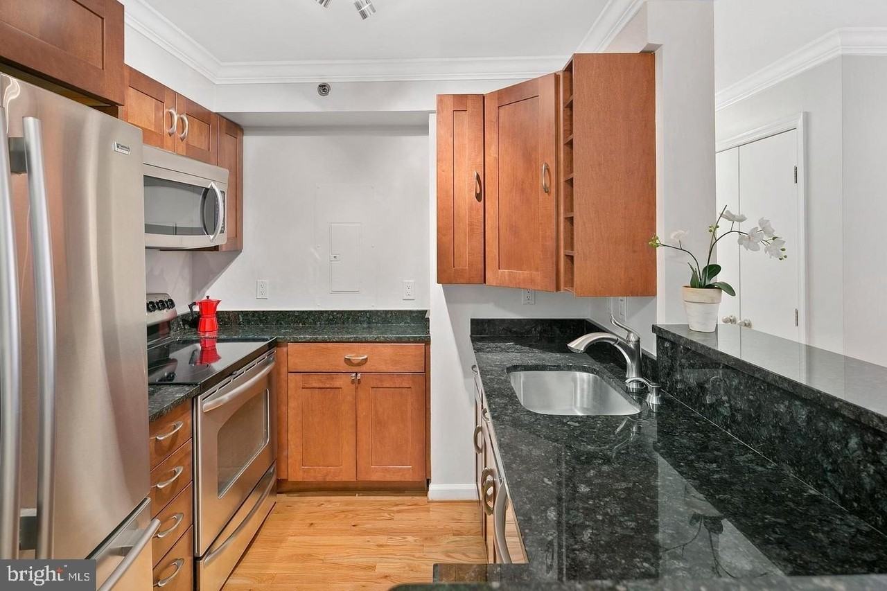 1230 23rd St Nw #501 - Photo 5 of 30